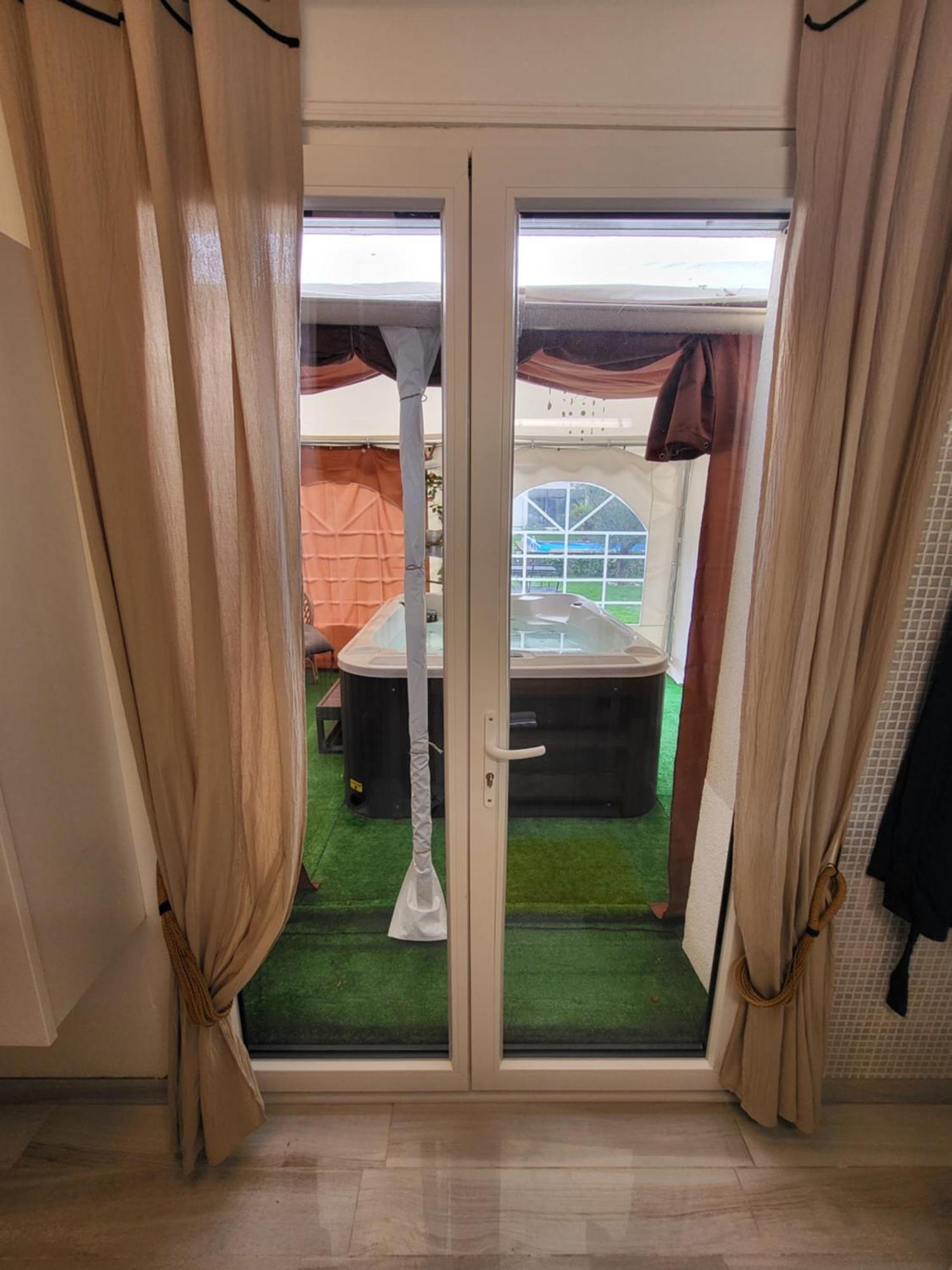 Choisy Le Jacuzzi Bed and Breakfast Exteriör bild